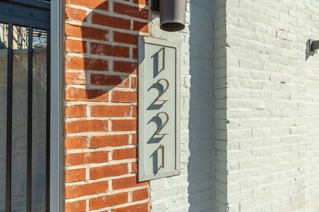 Building Photo - 1221 Mt Vernon St