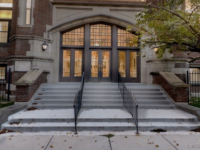 Building Photo - 917 Madison St