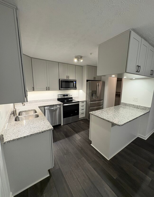 Building Photo - 305 Mt Royal Ave