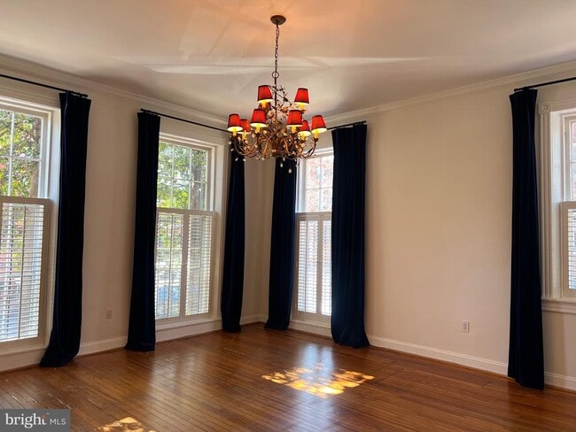 Building Photo - 3267 N St NW