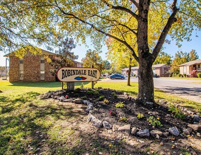 Primary Photo - Robindale-East Apartments