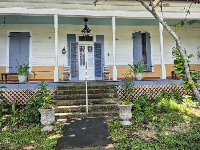 Building Photo - 225 Carriere St