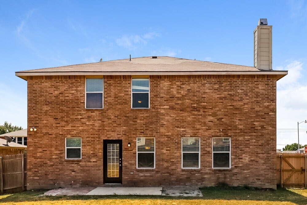 Building Photo - 631 Silvertop Rd