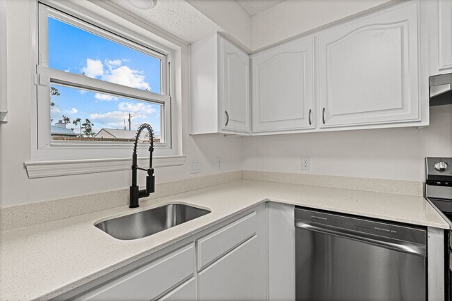 Building Photo - 505 Carrie Ln