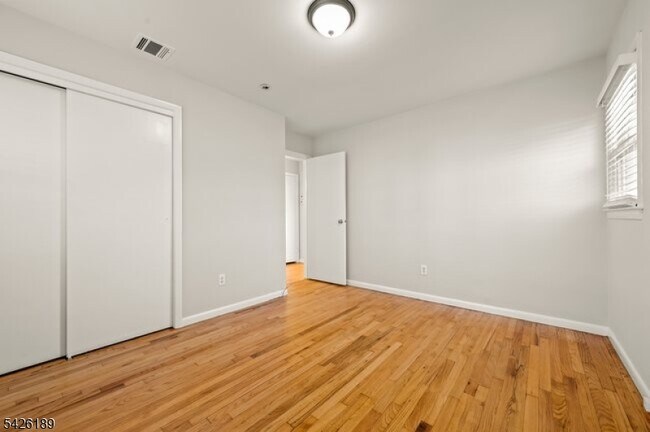 Building Photo - 47 River Rd