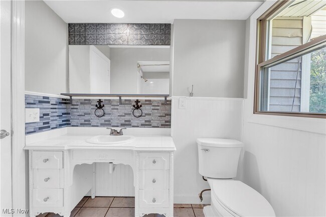 Building Photo - 558 Wring Dr