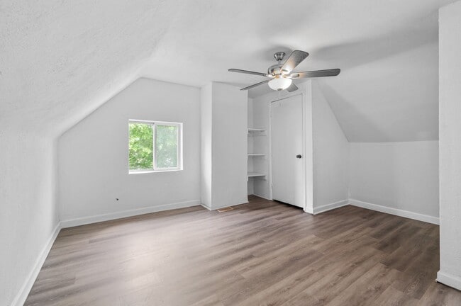 Building Photo - 5 bed 2 bath - Great Brookline location.  ...
