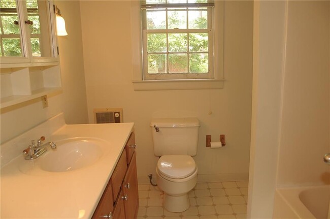 Building Photo - 3174 Vine Cir