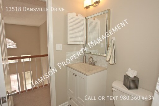 Building Photo - 13518 Dansville Dr