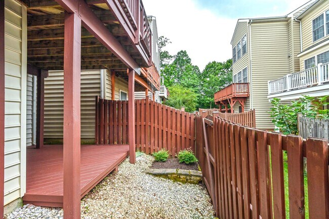 Building Photo - 4654 Hummingbird Ln