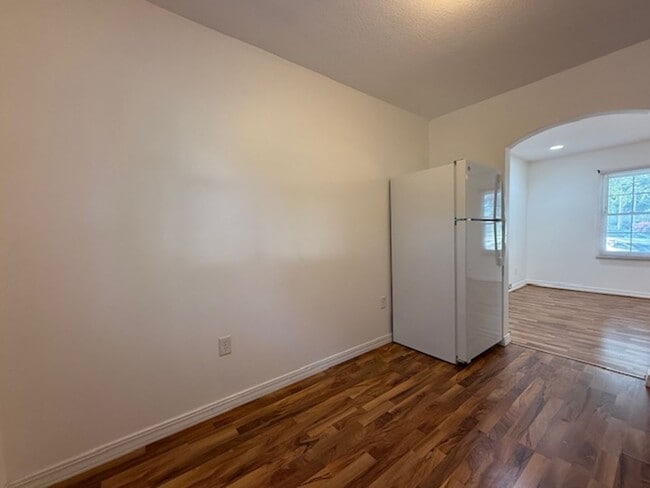 Building Photo - Renovated Single Family Home!