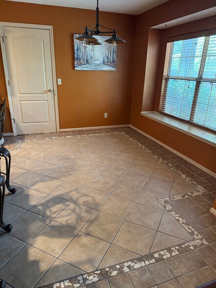 Kitchen Dining area - 426 Arlington Dr