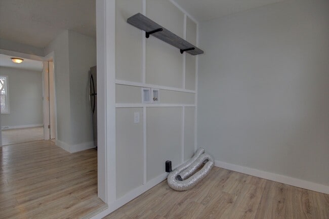 Building Photo - 2 BED 1 BATH HOUSE FOR RENT