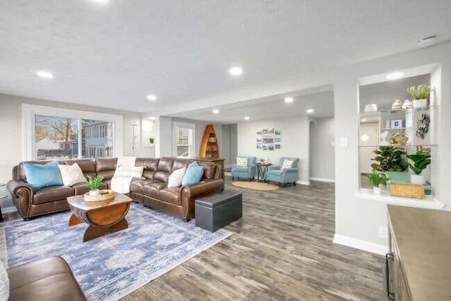 Building Photo - 3576 Portage Point Blvd