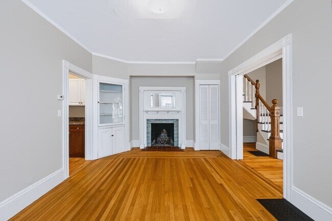 Building Photo - 37 Thorndike St