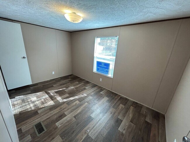 Building Photo - 1706 Mary St