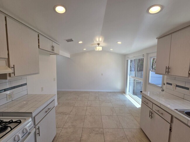 Building Photo - 317 Agnus Dr
