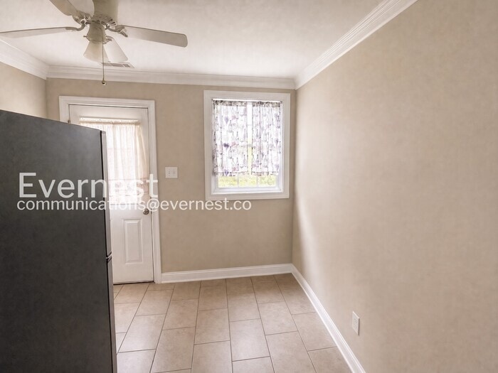 Building Photo - 4423 Eanes Ln