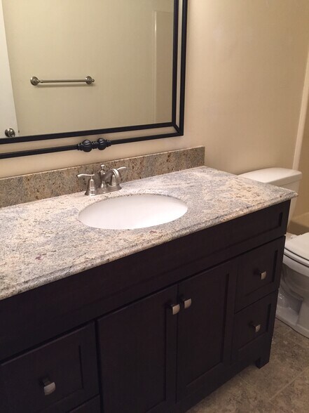 Building Photo - 42 Maple St