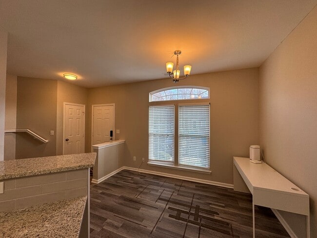 Building Photo - MOVE-IN READY!