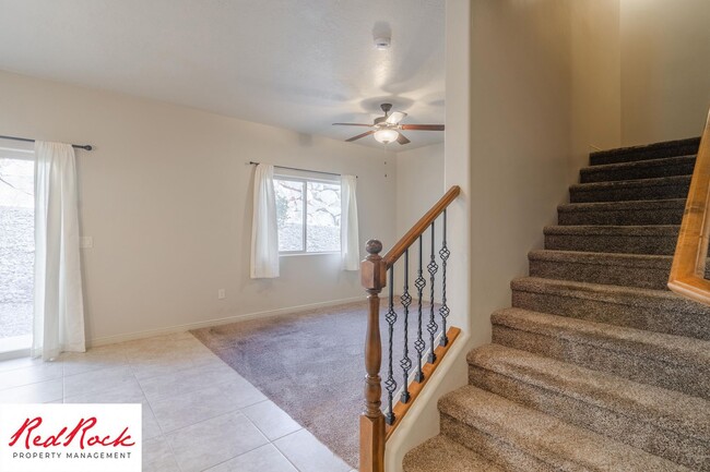 Building Photo - 3 Bedroom Townhome in Buena Vista Community