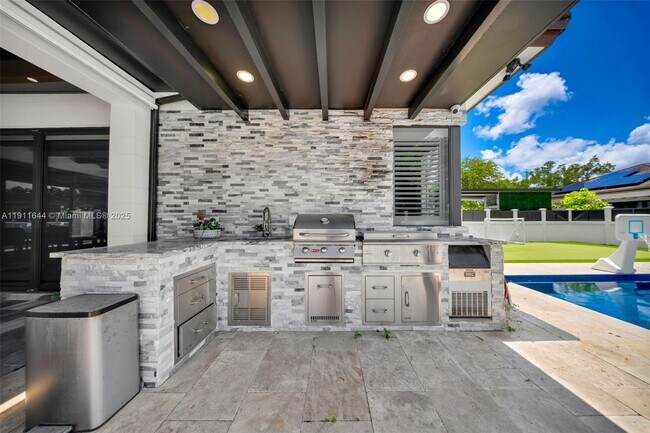 Building Photo - 1550 SW 89th Ct