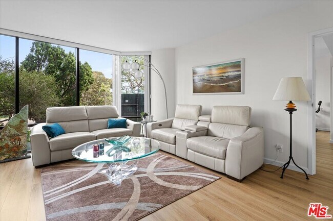 Building Photo - 4316 Marina City Dr