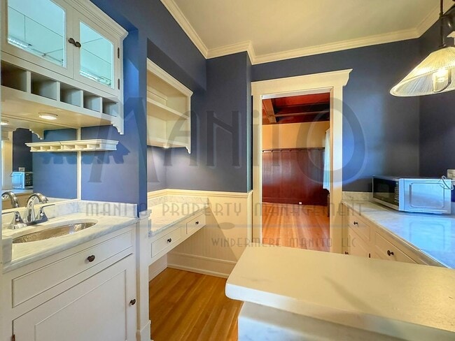 Building Photo - South Hill Swank