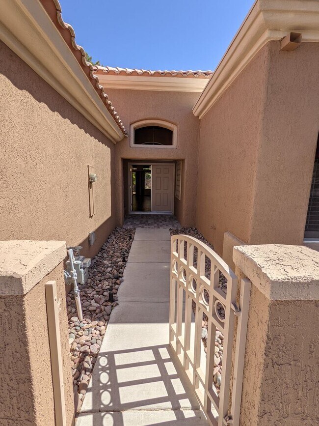 Building Photo - 9361 Fresh Spring Dr