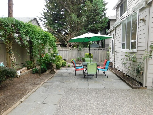 Building Photo - 22934 SE 25th Pl