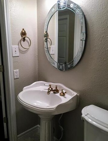 Building Photo - 739 Knupple Rd