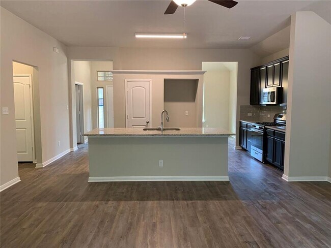 Building Photo - Coming Soon July 1, 2025 Move in LIKE NEW ...