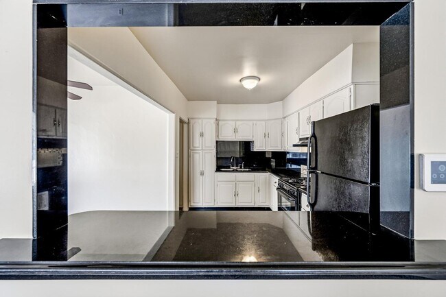 Building Photo - 9427 N 1st Ave