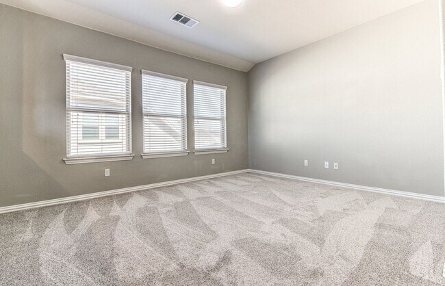 Building Photo - 508 Nogales Ln