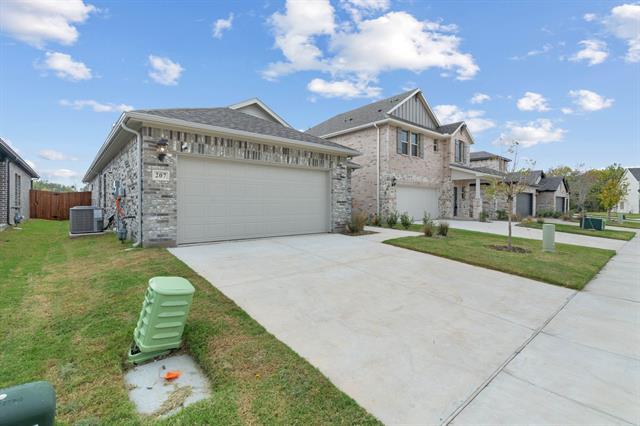 Building Photo - 207 Greenbriar Dr