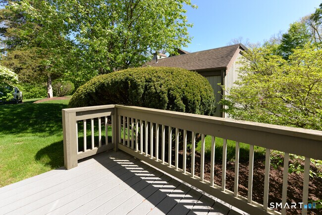 Building Photo - 548 Heritage Vlg