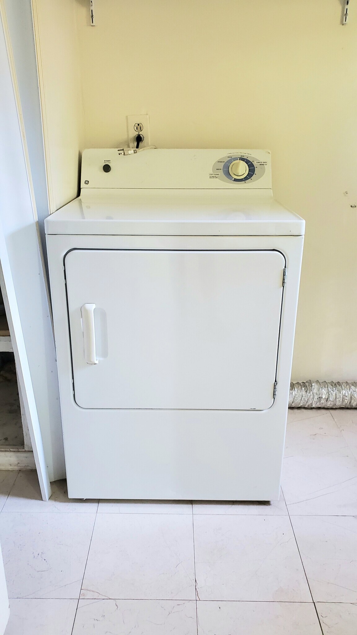 Building Photo - 7038 Yarmouth Ave