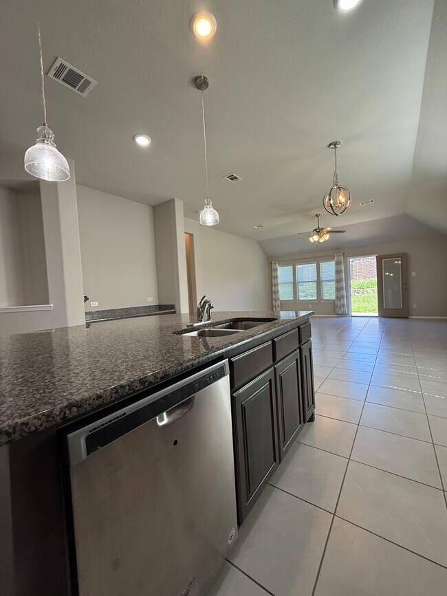 Building Photo - 3/2/2 Heights of Weatherford Estates