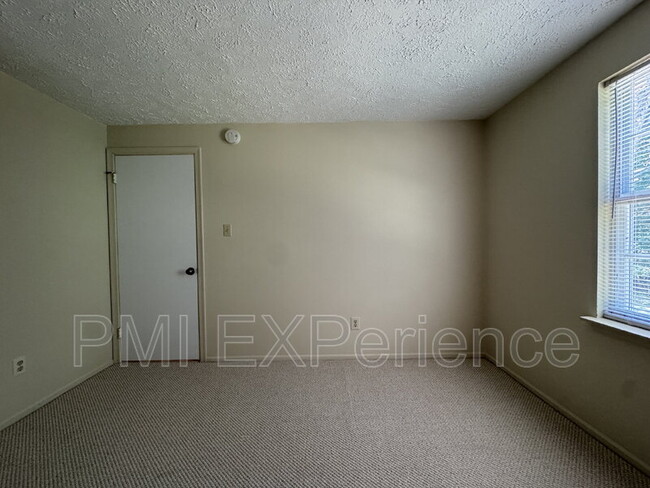 Building Photo - 902 Narrowleaf Dr