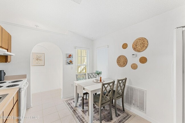 Building Photo - 1560 Vista Lake Cir