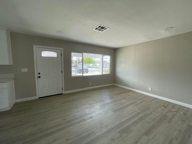 Building Photo - Recently Upgraded Two Bedroom One Bathroom...