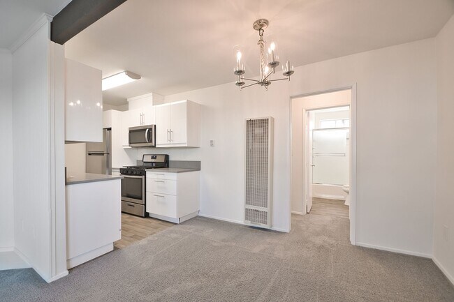 Building Photo - Remodeled 1 Bed/1 Bath in Manhattan Beach with City & Mountain Views — Garage + W/T Included