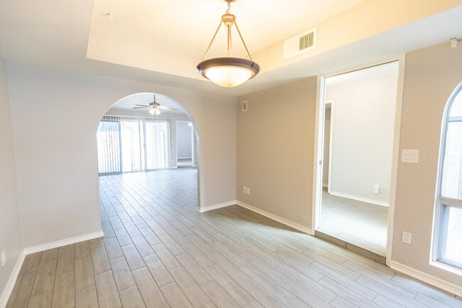 Building Photo - 2908 E Avenida Olivos