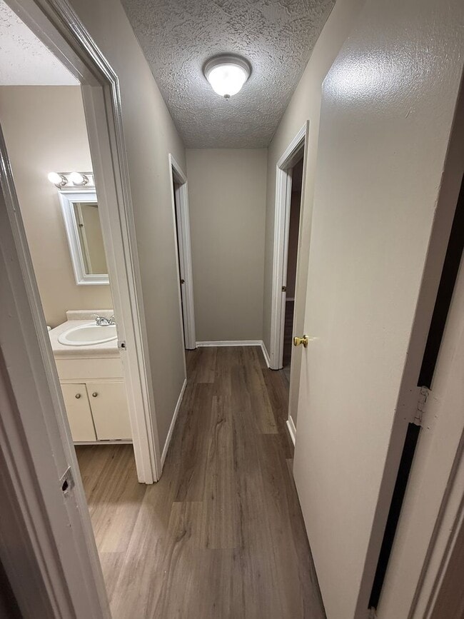 Building Photo - 1605/1607 Cedar Shoals Dr