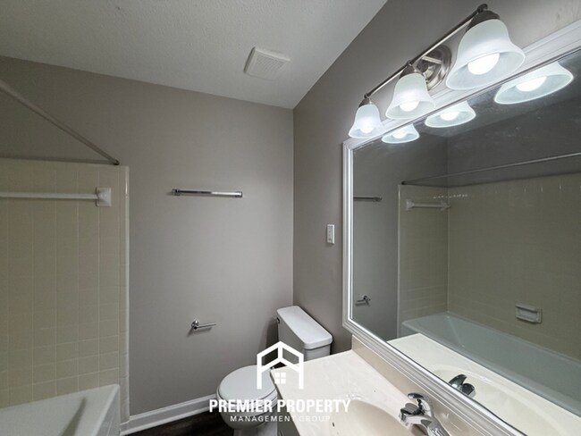 Building Photo - 3955 Castile St