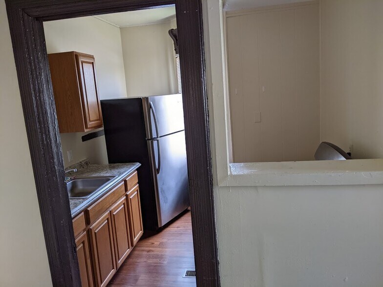 Building Photo - 878 Prospect Ave