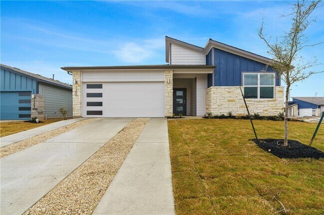 Building Photo - Gorgeous home available August 1!