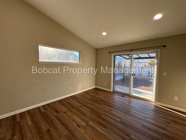 Building Photo - 3522 Smoketree Ave