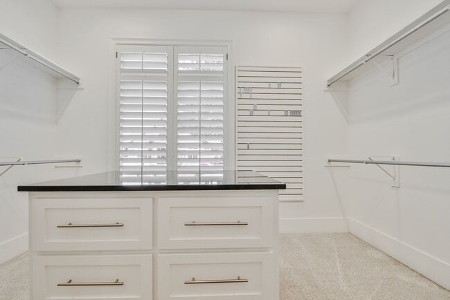 Building Photo - Stunning 4-Bedroom Luxury Home with Resort-Style Pool in Prestigious Oakmont Estates – Available ...