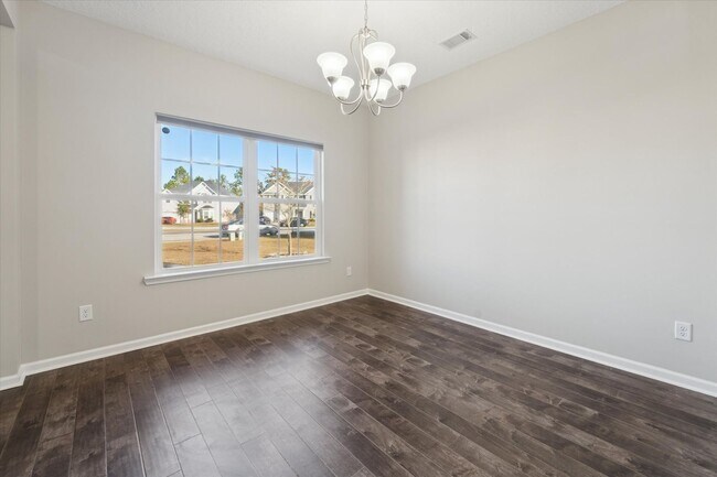 Building Photo - AVAILABLE NOW! (Pet Friendly)